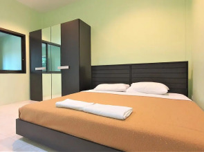 Chalong Stay Well by Palai Seafood