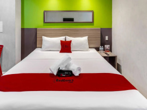 RedDoorz Plus @ Jones Avenue Cebu