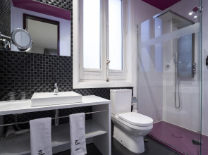 Petit Palace Lealtad Plaza