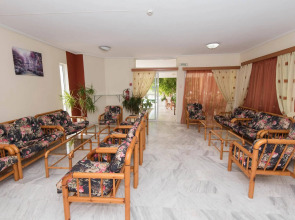 Leonidas Hotel and Studios