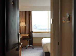 Renaissance London Heathrow Hotel