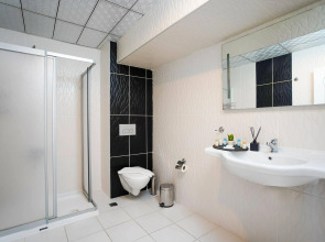 Aurasia SeaSide Hotel