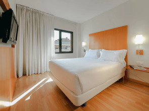 Отель Сatalonia Barcelona Beach