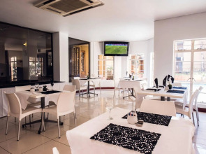 Airport Inn and Suites