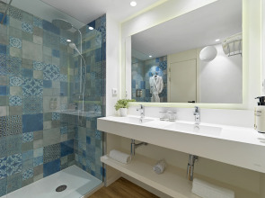 Отель H10 Casa del Mar