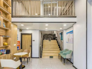 aimoHotel (Beijing Public Welfare Xiqiao Subway Station)