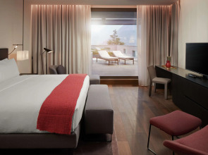 Отель Hilton Lake Como