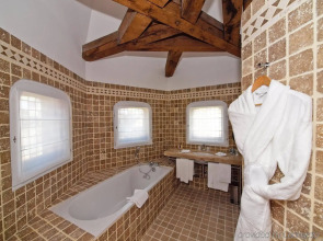 Hotel de Bourgtheroulde, Autograph Collection