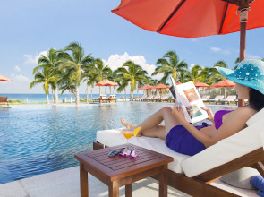 Cam Ranh Riviera Beach Resort & Spa