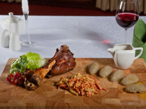 Helan Family & Garden