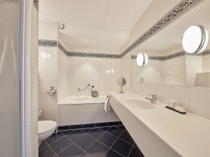 Carlton Square Hotel