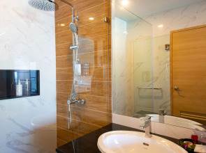 Golden Paradise Hotel