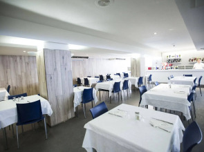 Port Fiesta Park Hotel