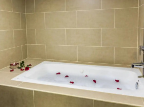 Urban Green Hotel & Suites