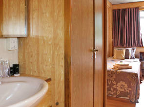 Compass River City Boatel