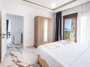 Golden Rose Suit Pension