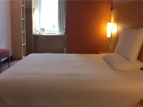 Hanting Guangzhou Baiyun Station Huangshi West Rd