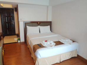 Maleez Lodge Hotel and Restaurant