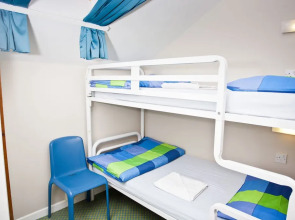 Snoozles Hostel