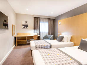 Holiday Inn London - Luton Airport by IHG
