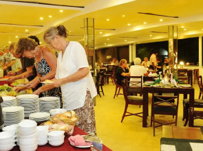 Golden Star Beach Hotel