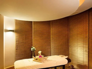 DoubleTree by Hilton Hotel Van