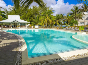 Le Peninsula Bay Beach Resort