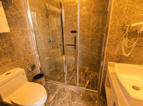 XingHe Hotel East Railway Branch