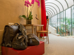 Posy Hotel by Happyculture