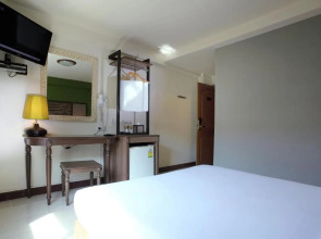 Rambuttri Village Inn & Plaza