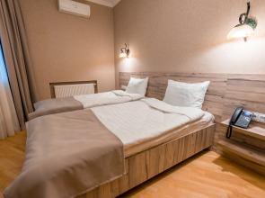 Imperial House Hotel