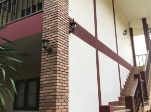 Jungle Hut Bungalows & Hotel