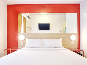 Red Planet Makati Amorsolo