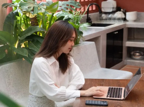 Kin Wander Tan Phong, The Moonage