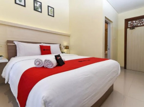 RedDoorz near Udayana University Jimbaran 2