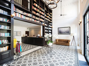 The Alcove Library Hotel