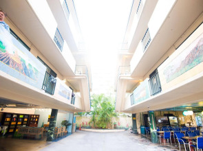 Waikiki Beachside Hostel