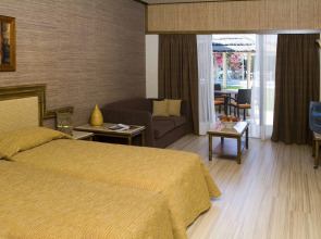 Palm Beach Hotel & Bungalows