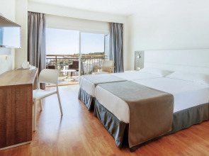 Globales Cala Vinas Adults Only 16+