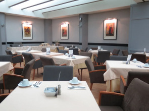 Отель Virgen de los Reyes