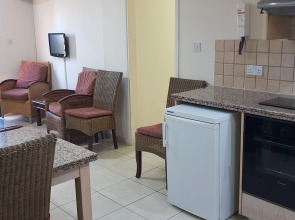 Senator Hotel Apartments - Adults Only