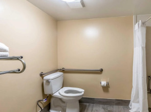 Quality Inn Palm Beach International Airport