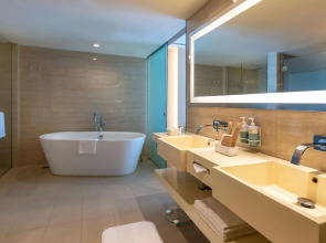 Novotel Manila Araneta City Hotel