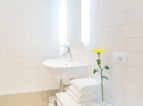 Your Private Harbour Nearby George Clooney