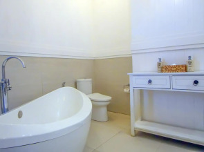 The Crystal Luxury Bay Resort Nusa Dua