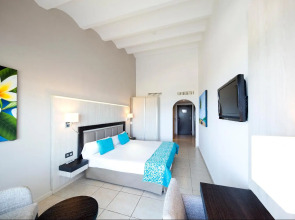 FERGUS Style Bahamas