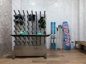 Апартаменты в отеле Red Wood (Ред Вуд)