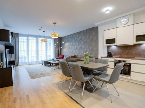 Emerald Downtown Suites