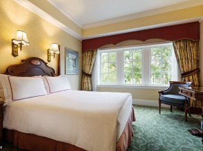 Hong Kong Disneyland Hotel