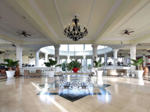 Grand Palladium Lady Hamilton Resort & Spa All Inclusive